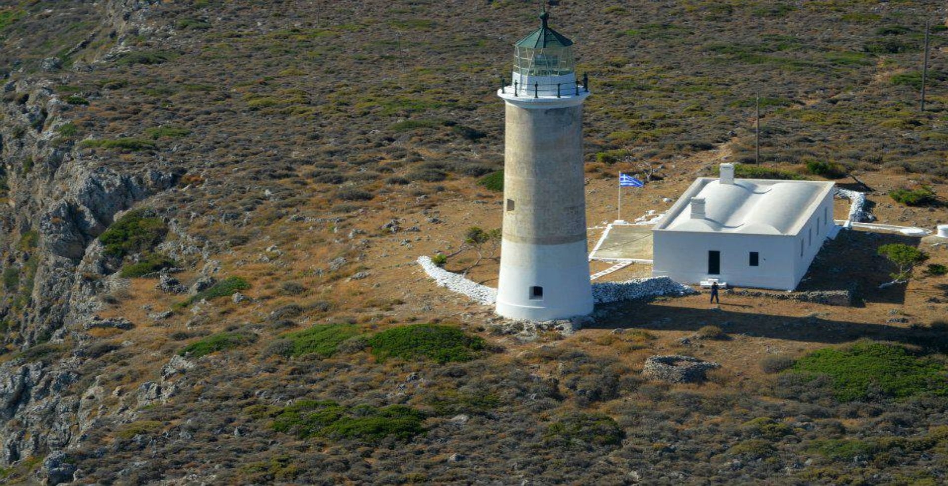 Κύθηρα: Ο εντυπωσιακός Φάρος Μουδαρίου και το ειδυλλιακό ηλιοβασίλεμα1