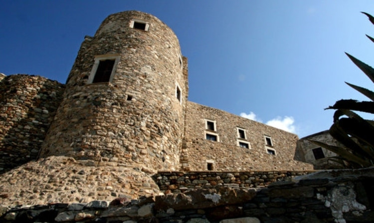 Νάξος: Ξενάγηση στο Ενετικό Κάστρο της Χώρας