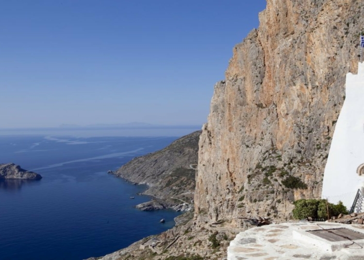 Αμοργός: Ένα από τα πιο εντυπωσιακά μοναστήρια των Κυκλάδων