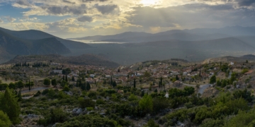 Μονοήμερη εκδρομή σε τέσσερα χωριά κοντά στην Αθήνα: Χρισσό, Φενεός, Βυτίνα και Ζαρούχλα