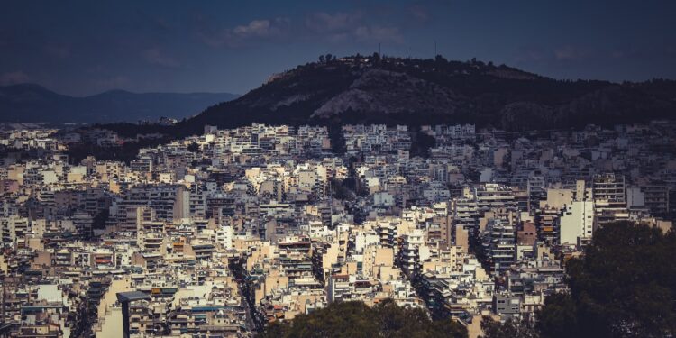 Ποιος ήταν ο «Μικρός Λυκαβηττός» στην Αθήνα, τι απέγινε και η ιστορία της Σχιστής Πέτρας στο Κολωνάκι