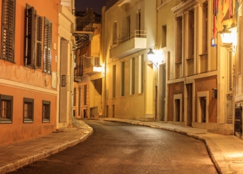 Οδός Τριπόδων - Πλάκα: Ο δρόμος της Αθήνας που έχει το ίδιο όνομα εδώ και 25 αιώνες
