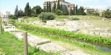 Το θαμμένο ποτάμι της Αθήνας που περνούσε δίπλα από την Ακρόπολη
