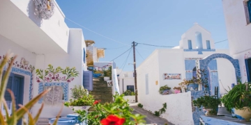 Kythnos: The Cycladic island with the painted walls