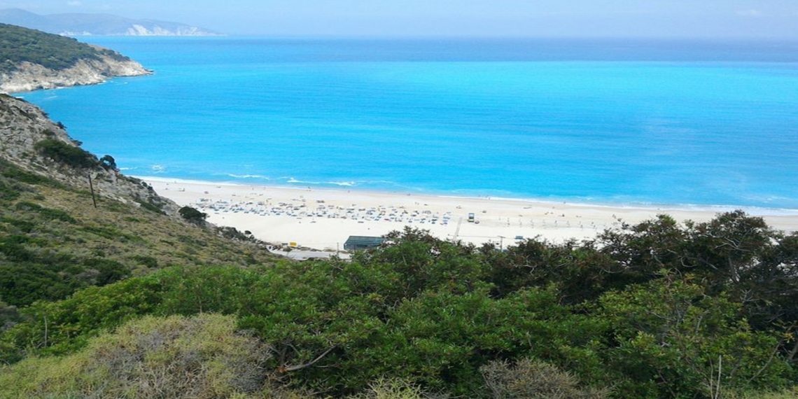 Η ελληνική παραλία που αποκαλείται «μικρό κομμάτι του ουρανού»1