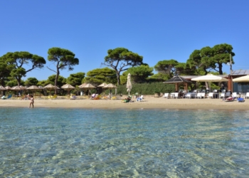 Πέντε όμορφες παραλίες στην Αττική με ρηχά νερά