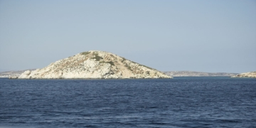 Αυτό είναι το «νησί αίνιγμα» του Αιγαίου και η ιστορία του1