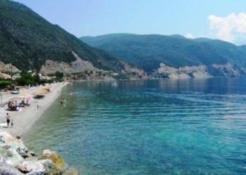 The beautiful Greek beach that has permanently warm waters1