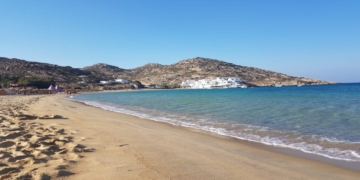 Mylopotas: The petal-shaped beach with all shades of blue2