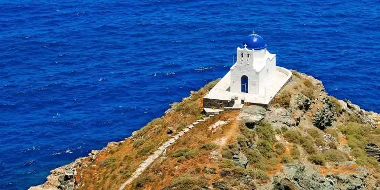 Ποιο είναι το μικρό ελληνικό νησί με τις 235 εκκλησίες