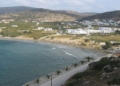 Η παραλία με τα ρηχά νερά που όσο και να περπατάς το νερό φτάνει ως το γόνατο1