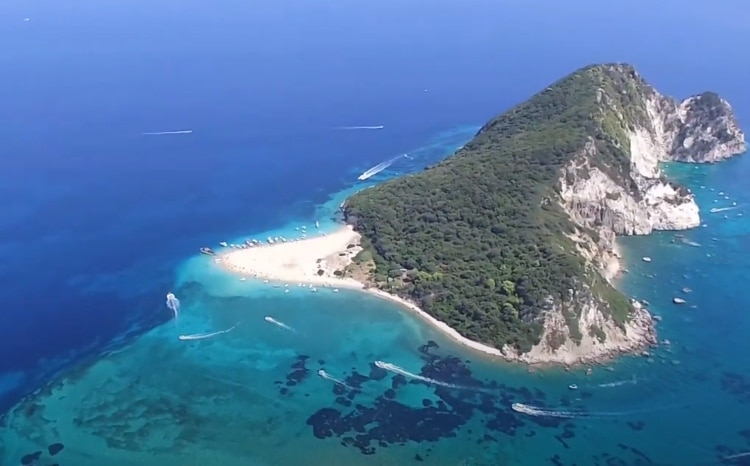 Το εξωτικό ελληνικό νησί που μοιάζει με χελώνα