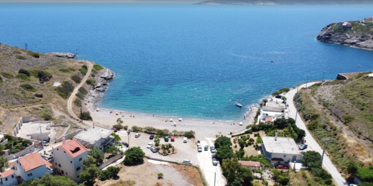 Παραλίες με εύκολη πρόσβαση και άνετο πάρκινγκ στην Αττική