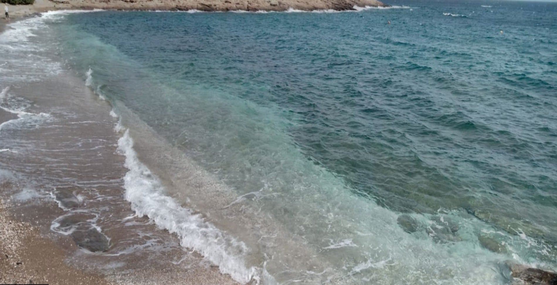 Τσονίμα: Η ψαγμένη μικρή παραλία στην Αττική