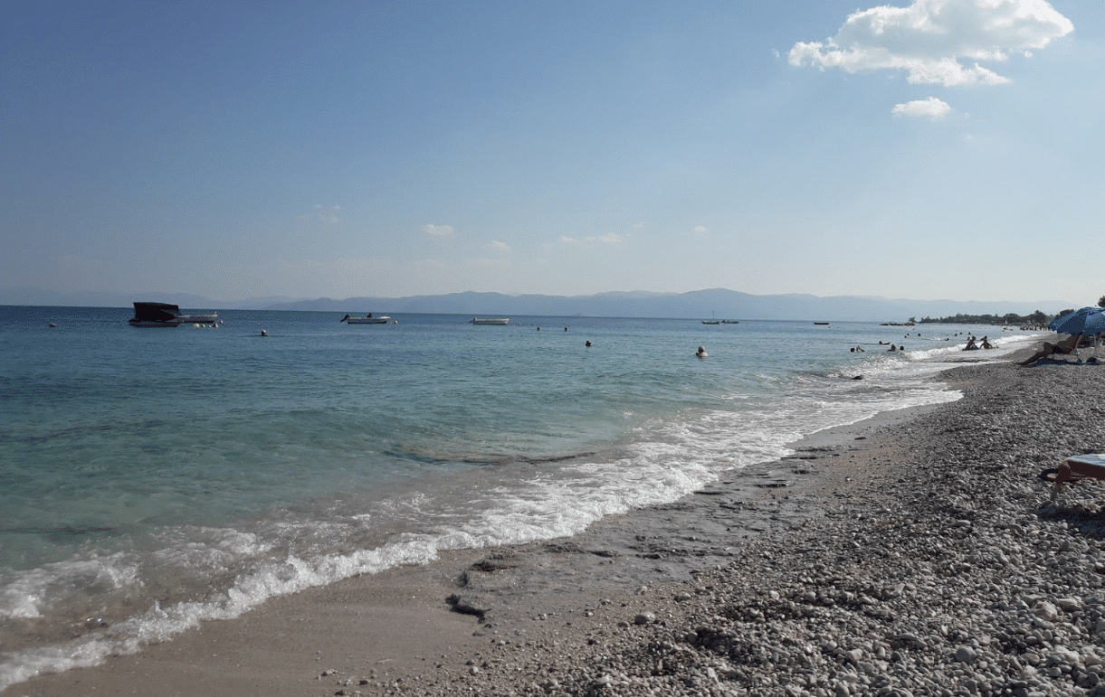 Παραλίες με εύκολη πρόσβαση και άνετο πάρκινγκ στην Αττική4