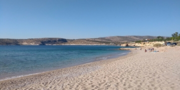 Νησί Ντούνη: Η άγνωστη παραλία της Αττικής με την αφράτη άμμο1