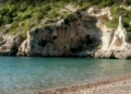 Λακαζέζα: Η ανεξερεύνητη γαλαζοπράσινη παραλία 1,5 ώρα από την Αθήνα1