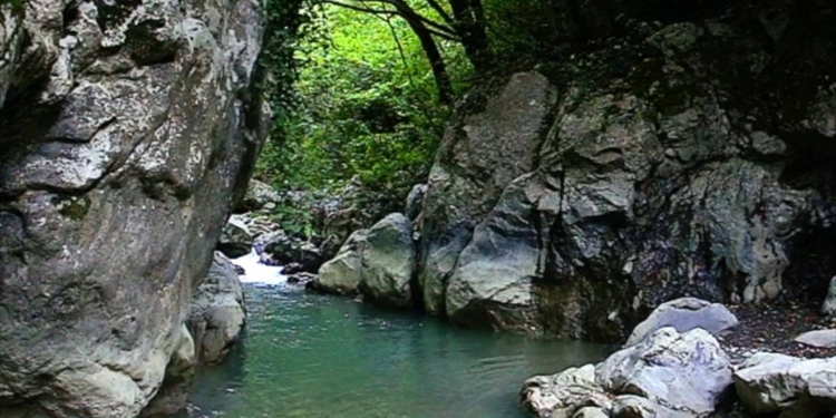Δροσερές βουτιές σε ποτάμια και λίμνες της Πελοποννήσου