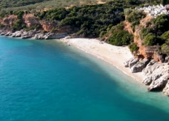 Ναύπλιο: Η εκπληκτική παραλία με το μακάβριο όνομα