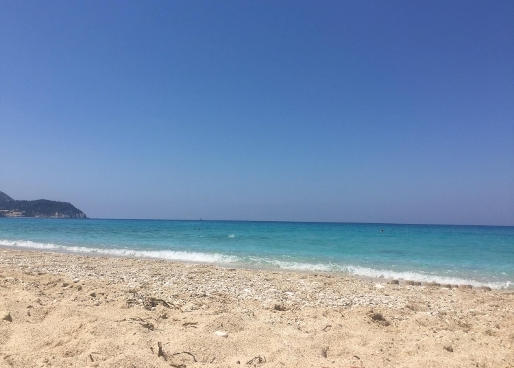 Pefkoulia: The blue beach that you enjoy the waves