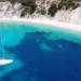 Γιδάκι: Η καταγάλανη παραλία που μοιάζει με παράδεισο