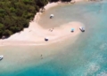 Πισίνα: Η εξωτική παραλία με τα διάφανα νερά