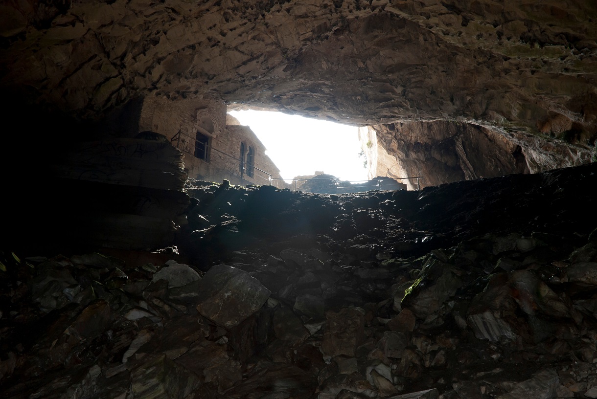 Cave of Davelis