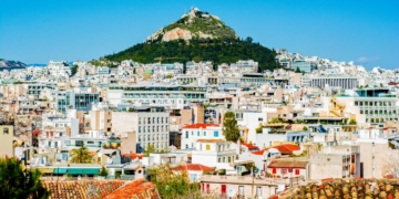 Αναφιώτικα: Η αγαπημένη περιοχή της Αθήνας που κάποτε την έλεγαν «Μαύρες Πέτρες»