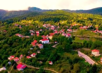 Το καταπράσινο άγνωστο χωριό που είναι ιδανικό για σαββατοκύριακο