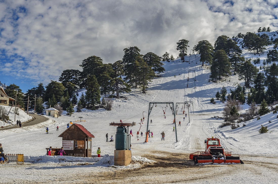 Τρίκαλα Κορινθίας: Σκι - χιονοδρομικό της Ζήρειας