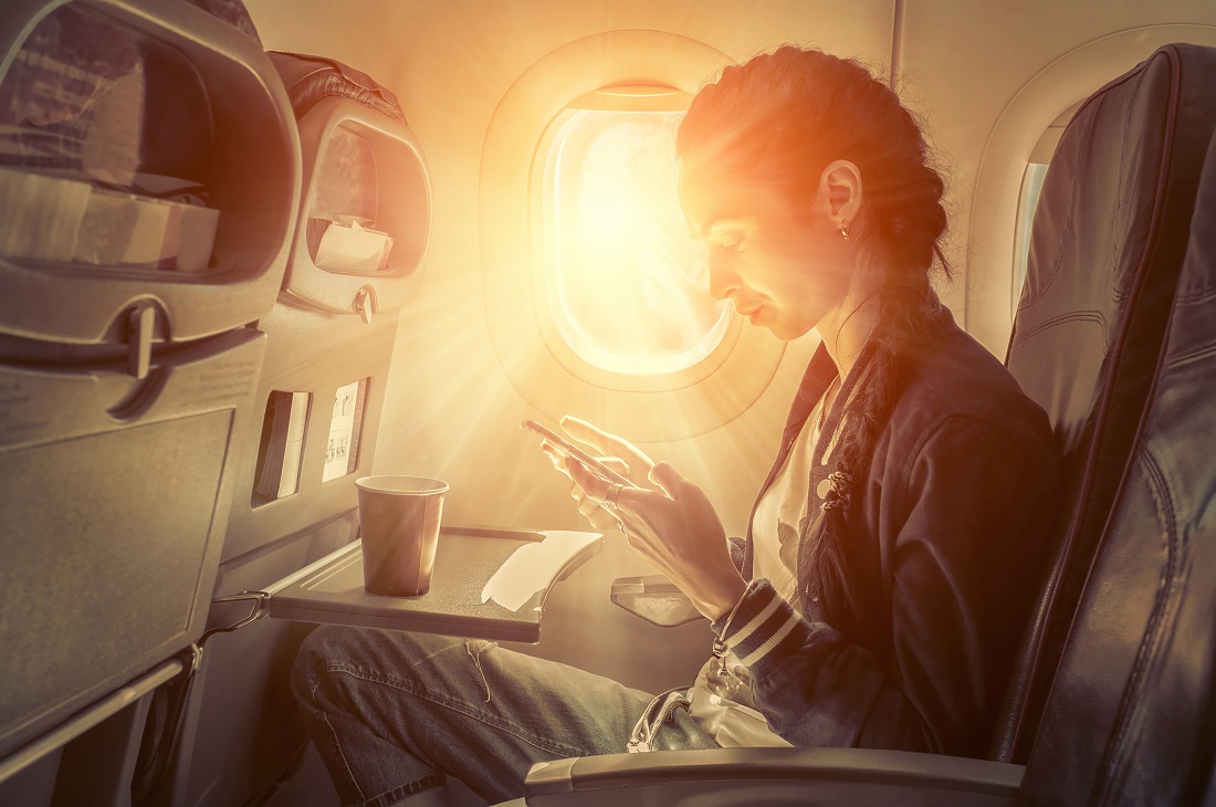 Αεροπλάνα: Παρεμβαίνει στα ραντάρ ένα ανοιχτό τηλέφωνο κατά τη διάρκεια της πτήσης;