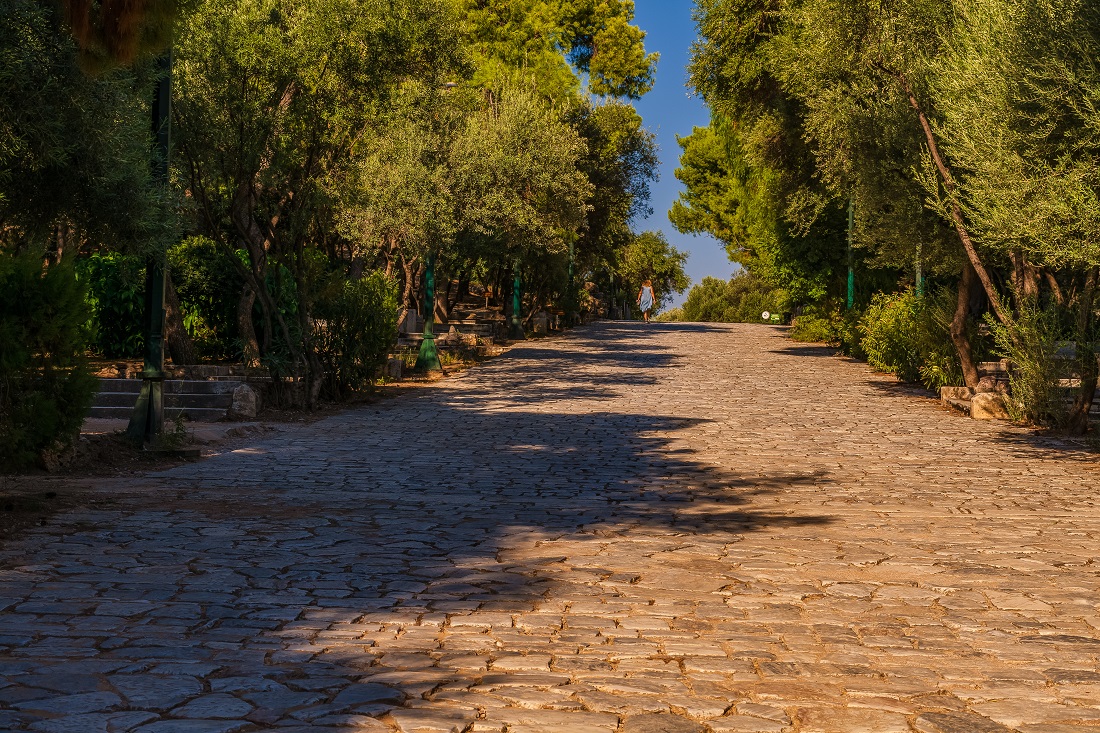 Πάρκα στην Αθήνα - Λόφος Φιλοπάππου: Λιθόστρωτη διαδρομή, δρόμοι