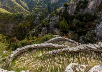 Σκάλα Βραδέτου: Η παράξενη πέτρινη σκάλα με τα 1.100 σκαλοπάτια