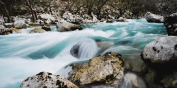 Τα ποτάμια της Ελλάδας το χειμώνα μοιάζουν βγαλμένα από παραμύθι