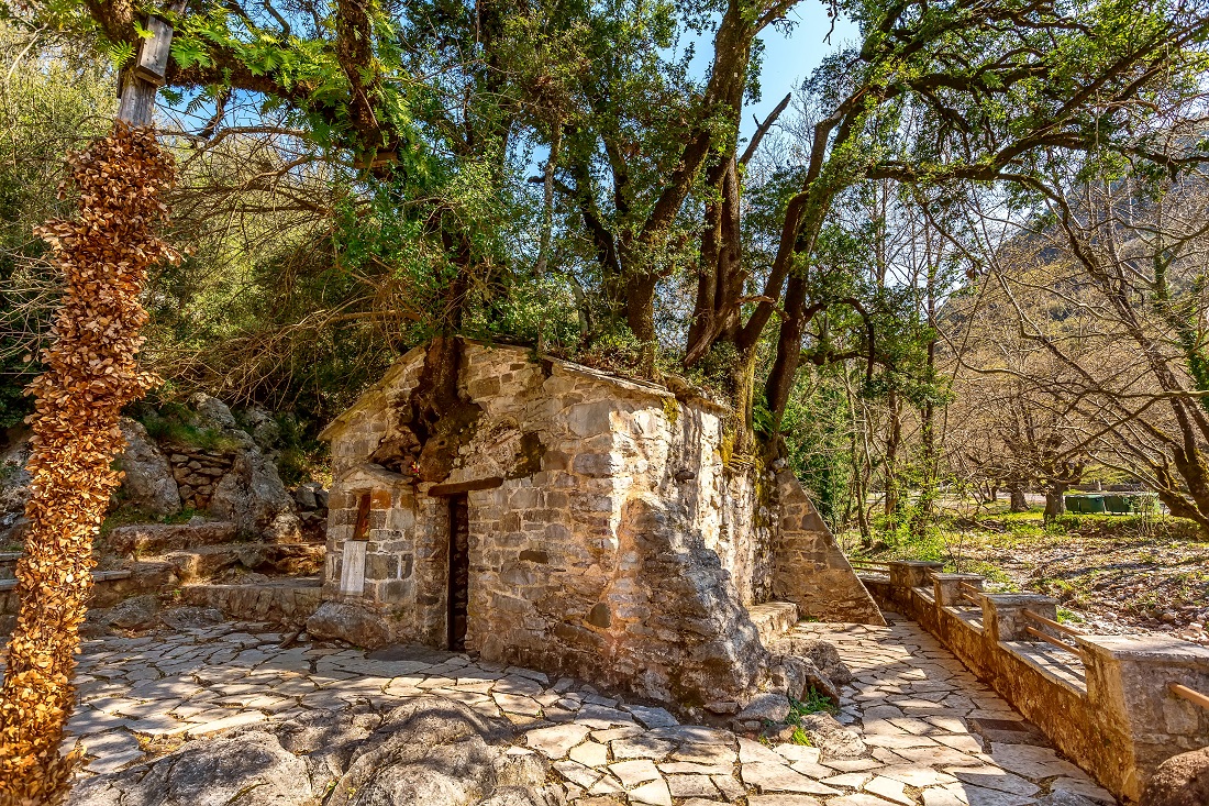 Αγία Θεοδώρα: Πέντε παράξενες εκκλησίες της Ελλάδας