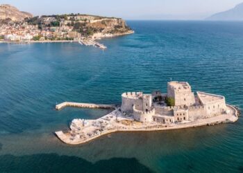 Ναύπλιο: Το περιτοιχισμένο νησί της Ελλάδας με την λαιμητόμο και τους δήμιους