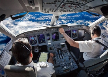 Η φράση που ακούμε συχνά στο αεροπλάνο: «Σήμερα πετάμε στα 36.000 πόδια»