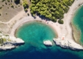 Μυλοκοπή: Η «δίδυμη» εξωτική παραλία μιάμιση ώρα μακριά από την Αθήνα