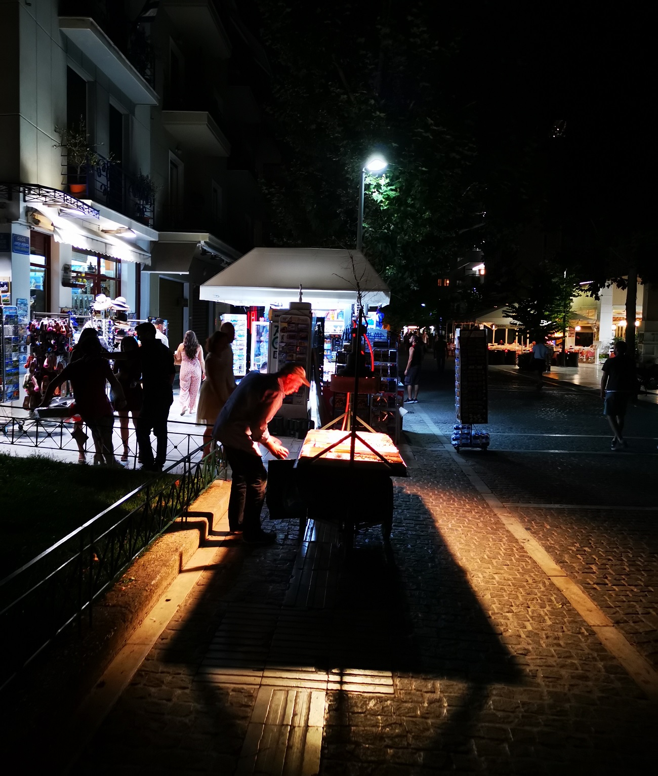 Αθήνα: Το βράδυ στην Πλάκα