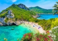 Πόρτο Τιμόνι - Κέρκυρα: Η διπλή παραλία της Ελλάδας με τα κρυστάλλινα και εξωτικά νερά!