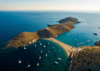Κύθνος: Διακοπές στο νησί των 100 παραλιών
