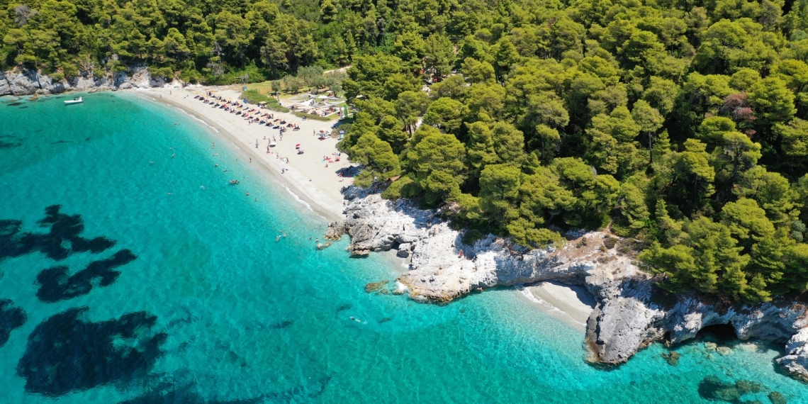 Σκόπελος: Ένα από τα πιο καταπράσινα ελληνικά νησιά με ονειρικές παραλίες