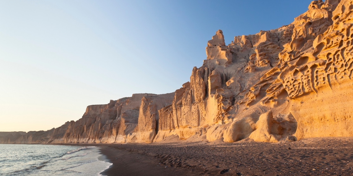 Βλυχάδα: Η εξωπραγματική παραλία των 2,5 χιλιομέτρων