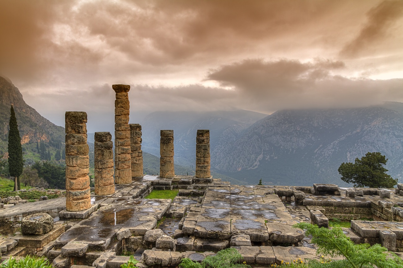 Ancient triangles of Greece: Delphi