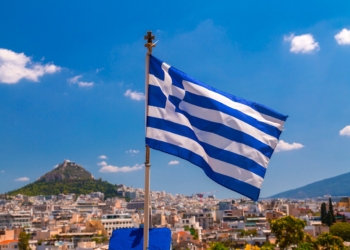 Ελληνική σημαία: Γιατί είναι γαλανόλευκη με εννιά λωρίδες;