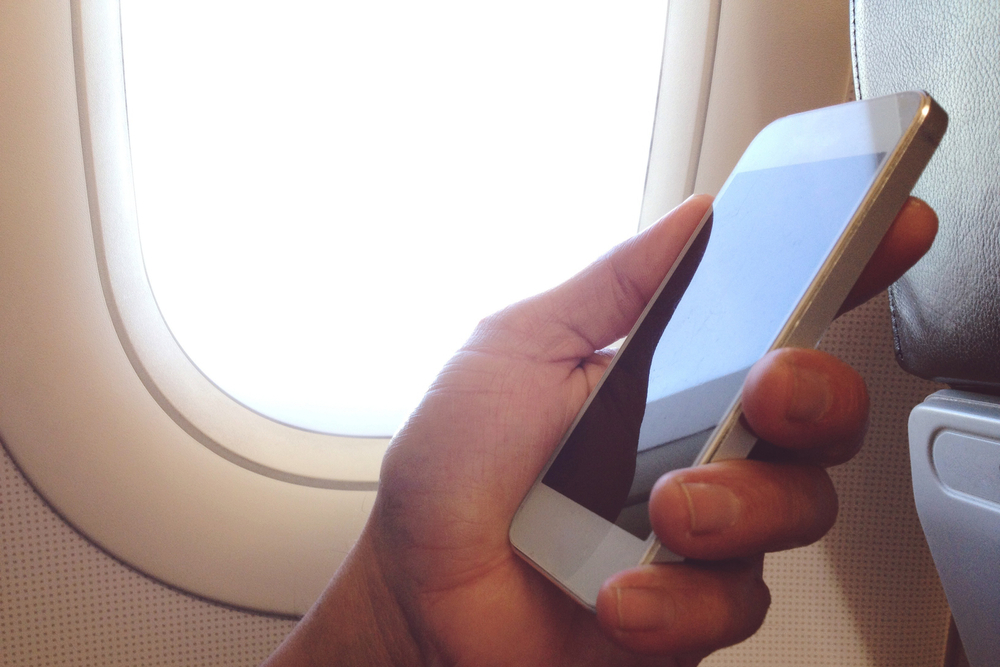 Γιατί κλείνουμε κινητά και ηλεκτρονικές συσκευές κατά την απογείωση και την προσγείωση