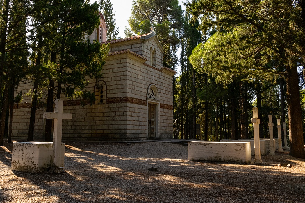 Το κοιμητήριο της τέως βασιλικής οικογένειας στο Τατόι