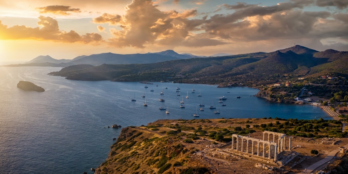 Άγιος Πέτρος - Σούνιο: Βουτιές με θέα το Ναού του Ποσειδώνα