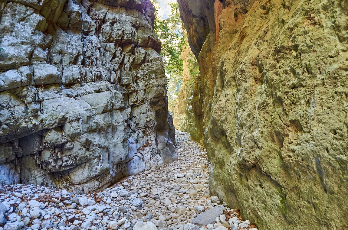 One of the most famous hiking routes in Taygetos is in the Rintomos Gorge