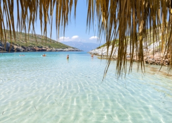 Σάμος: Τιρκουάζ παραλίες και καλό κρασί στο νησί του Πυθαγόρα